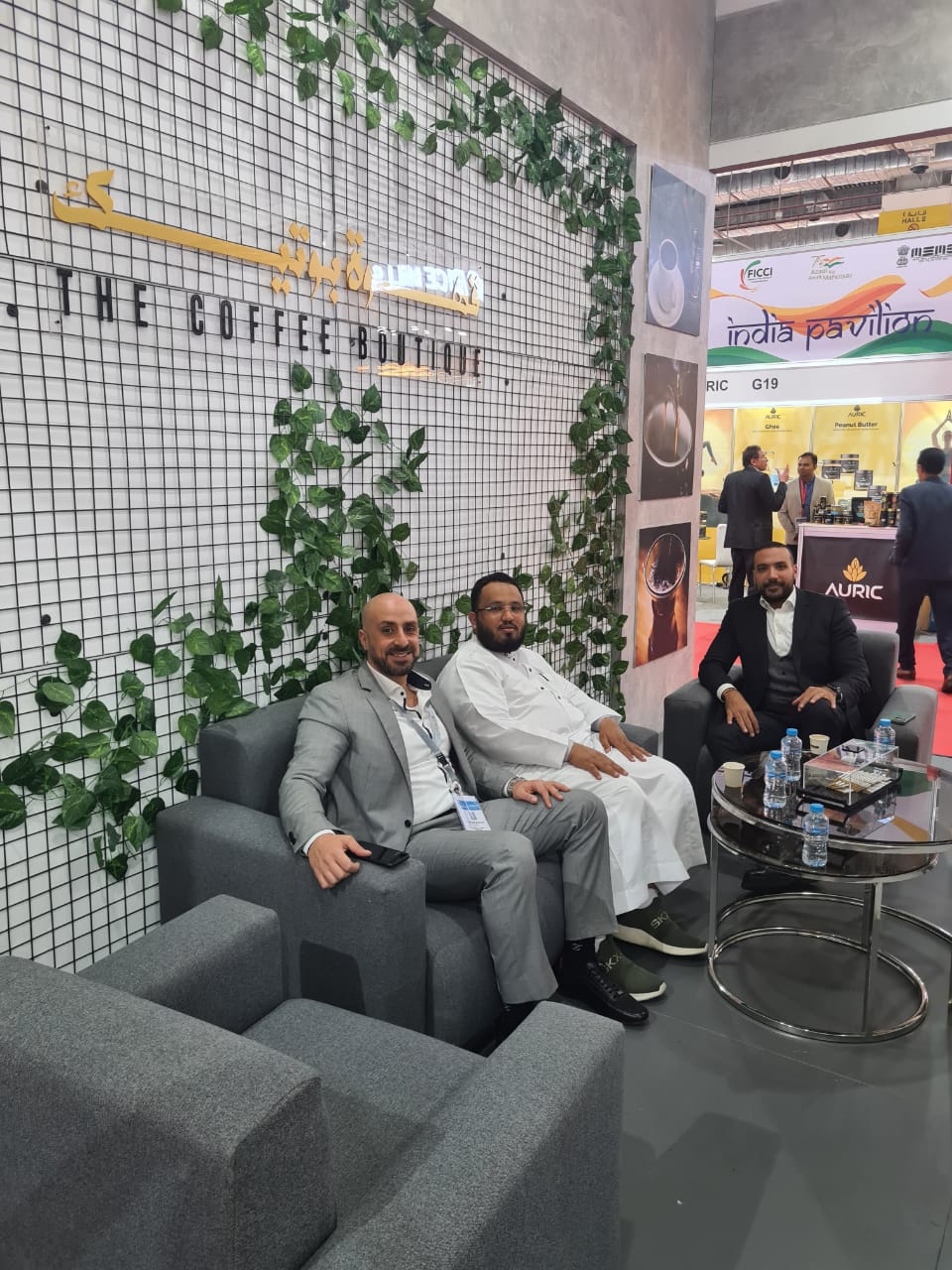 أحمد وهيب مع قيادات - Ahmed Waheeb with leaders