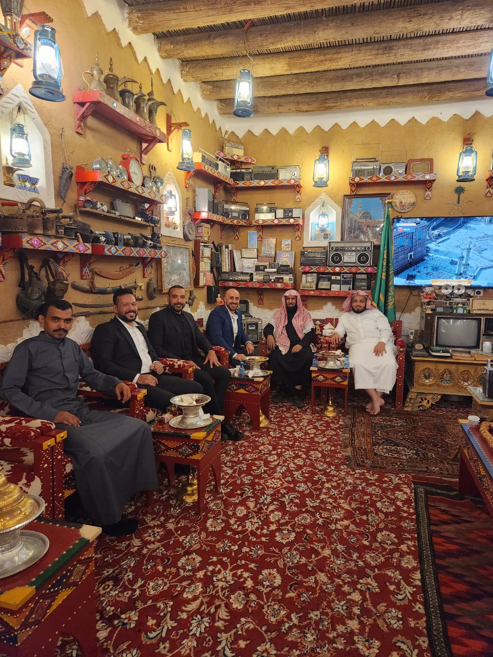 أحمد وهيب مع شركاء أعمال - Ahmed Waheeb with business partners