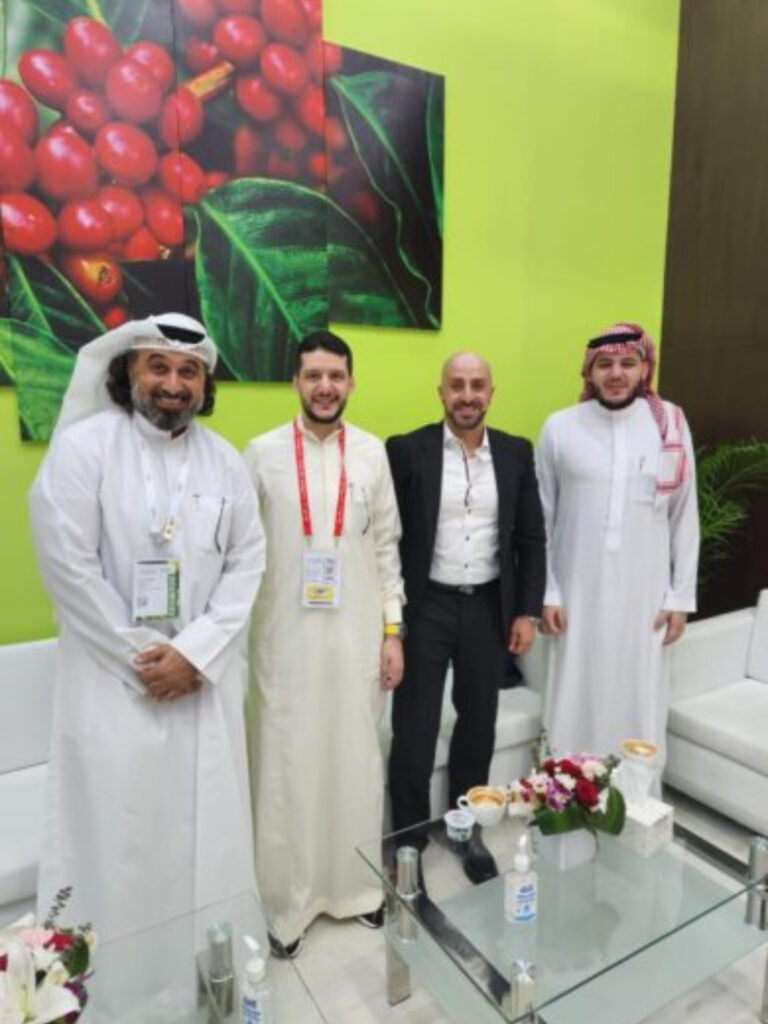 ابناء القرشي عبدالصمد وإبراهيم وصالح دشتي صاحب بن العميد