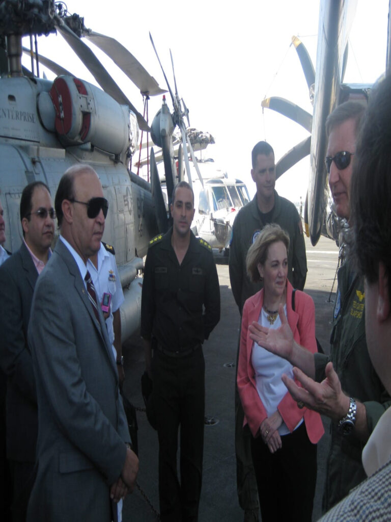 السفيرة الأمريكية آن باترسون والفريق مهاب مميش