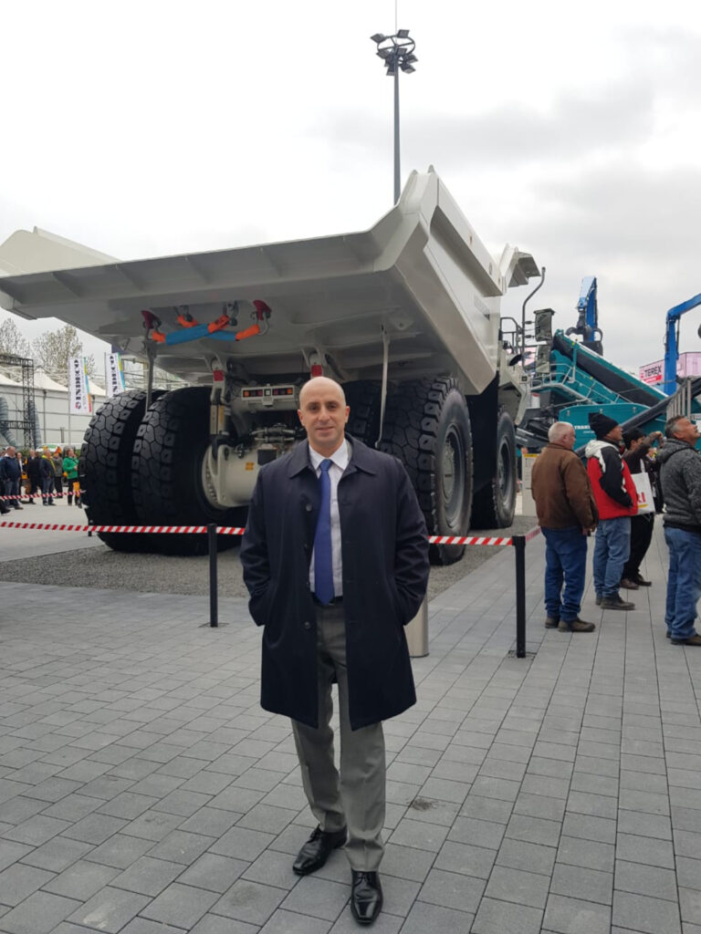 معرض الباوما - أكبر معرض للمعدات الثقيلة فى العالم .